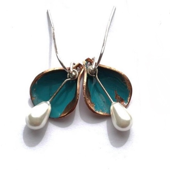 “Not a Silver Spoon” Shiny Turquoise Coated Copper Scoop Suspended Pearl Earring - Picture 6 of 7